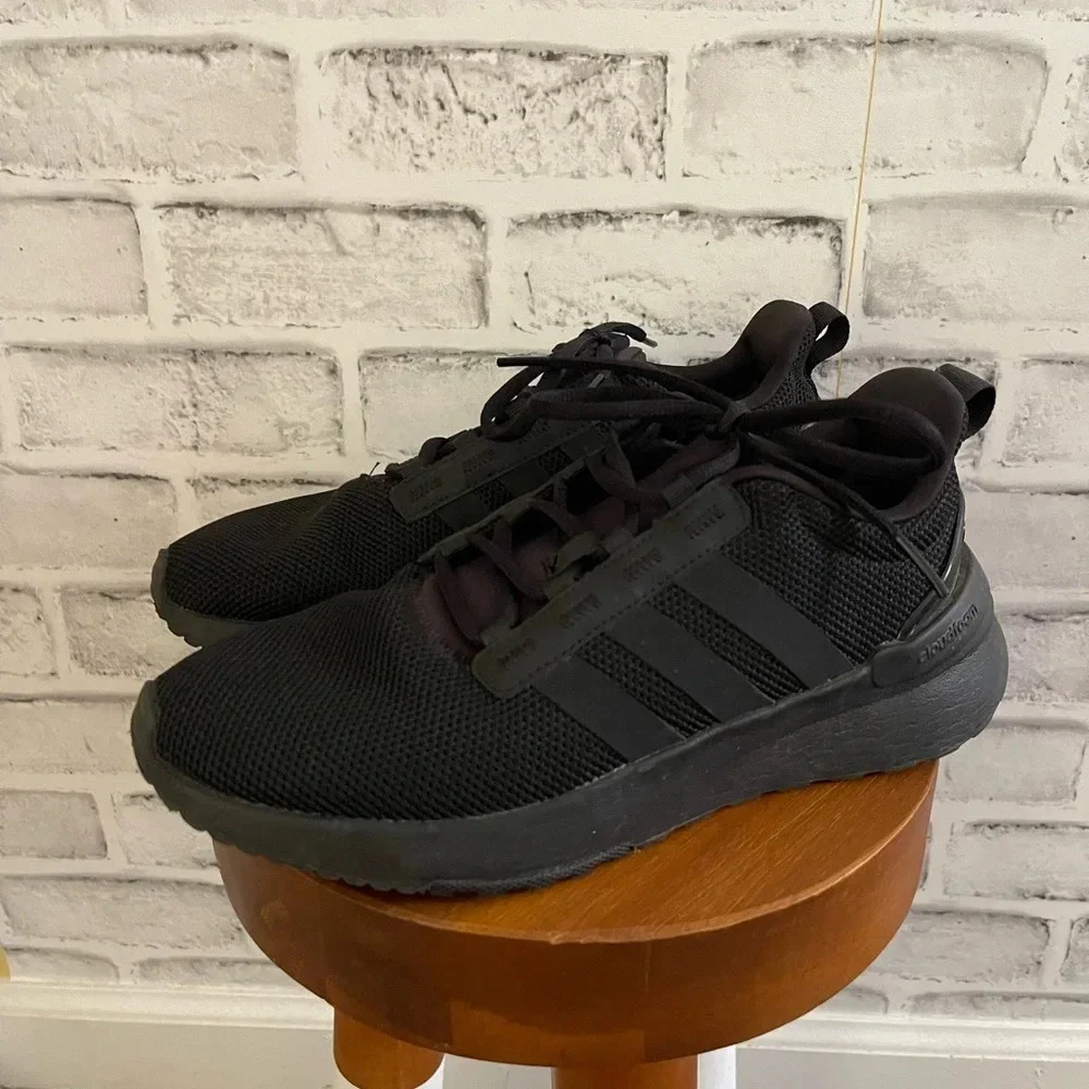 Youth sized adidas black Racer lace up athletic sneakers 5Y